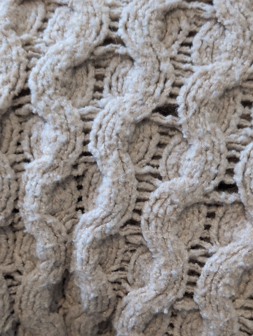 Women’s Cable Knit Sweater - Cream - Picture 6 of 7